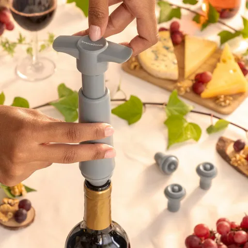 Bomba de Vácuo e Tampas para Vinho Winuum InnovaGoods (4 Tampões)